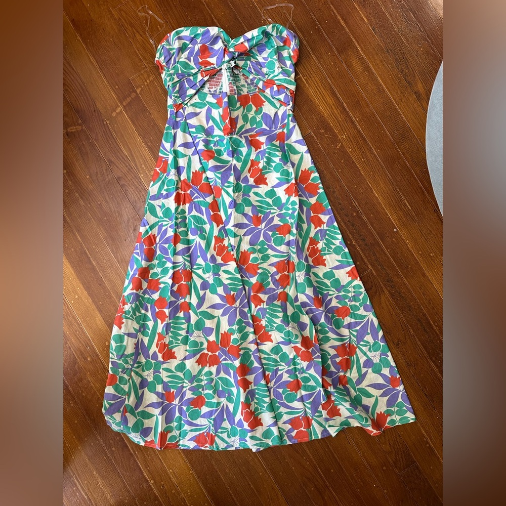 Floral strapless maxi dress with cut out